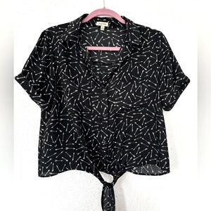 LILY WHITE • Semi Cropped Sheer Button Up Tie Shirt Black and White Arrow Print